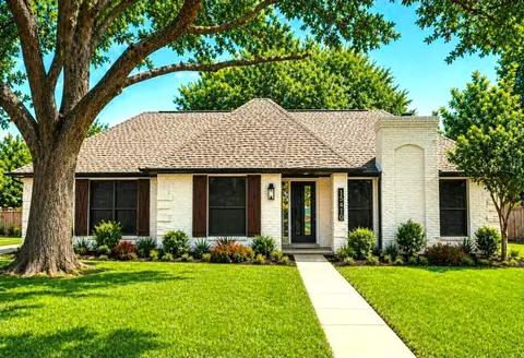 15410 Rio Plaza Dr, Houston, TX 77083