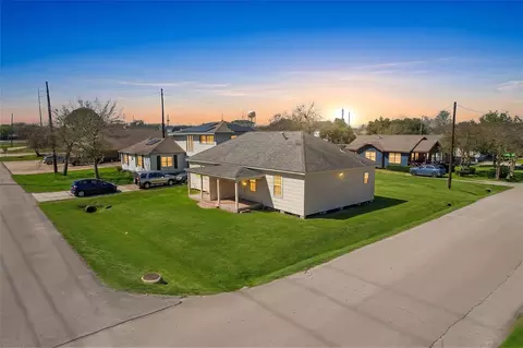 317-319 E B St, La Porte, TX 77571