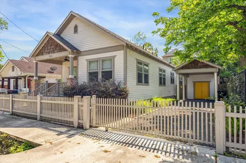 1833 Tabor St, Houston, TX 77009