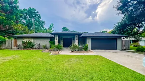 1106 Kipp Ave, Kemah, TX 77565