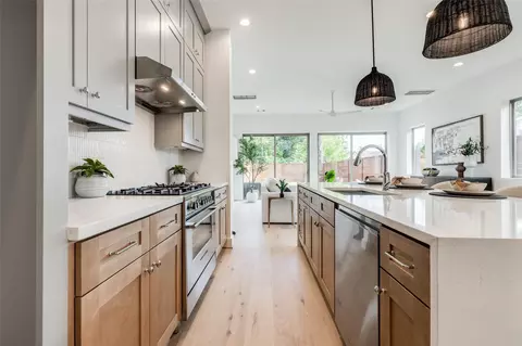 Kitchen - 116 E 23rd St, Houston, TX 77008 photo 6 of 7
