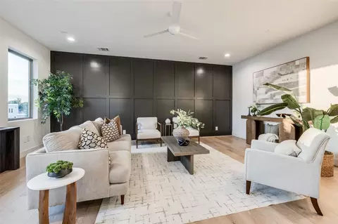 Living - 116 E 23rd St, Houston, TX 77008 photo 4 of 4