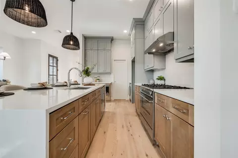 Kitchen - 116 E 23rd St, Houston, TX 77008 photo 3 of 7