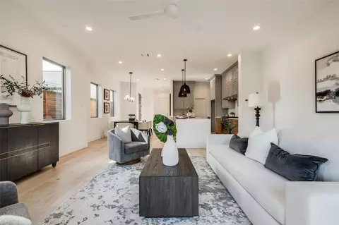 Living - 116 E 23rd St, Houston, TX 77008 photo 2 of 4