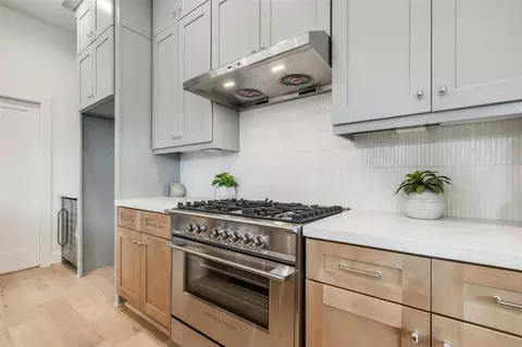 Kitchen - 116 E 23rd St, Houston, TX 77008 photo 5 of 7