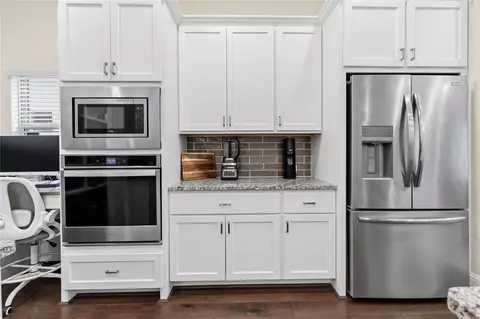 Kitchen - 231 Bee Balm Ct, Conroe, TX 77304 photo 3 of 4