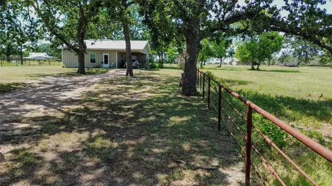 130 Sugar Hill Rd, Carmine, TX 78932