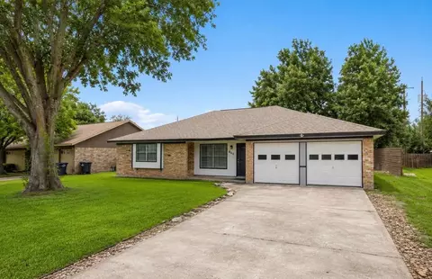 800 Midas Ln, Alvin, TX 77511