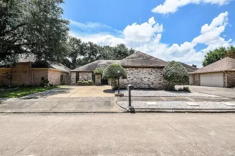 7815 Hummingbird St, Houston, TX 77071
