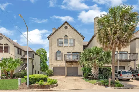 2607 Sailboat Dr, Nassau Bay, TX 77058