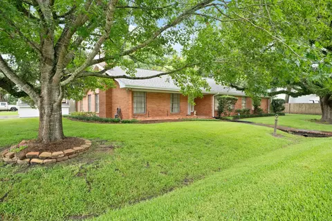 303 S Jackson St, Alvin, TX 77511