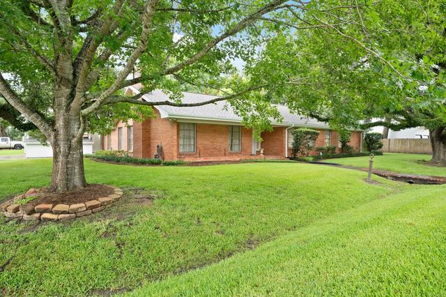 303 S Jackson St, Alvin, TX 77511