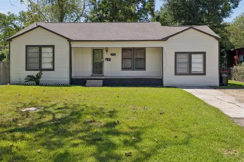 1203 Adams St, Baytown, TX 77520
