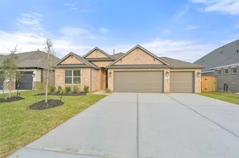 1541 Apache Heights Dr, Dayton, TX 77535