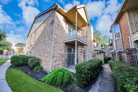 1515 Sandy Springs Rd #1202, Houston, TX 77042