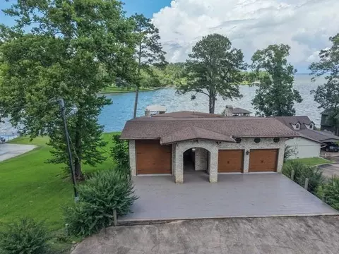 121 Holiday Ln, Coldspring, TX 77331