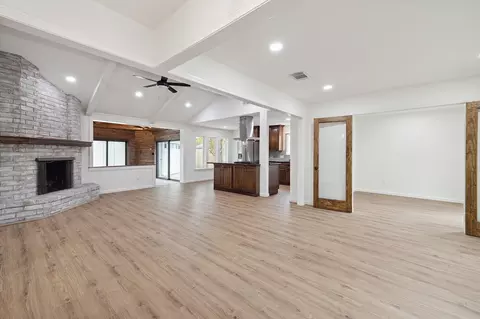 9719 Springmont Dr, Houston, TX 77080