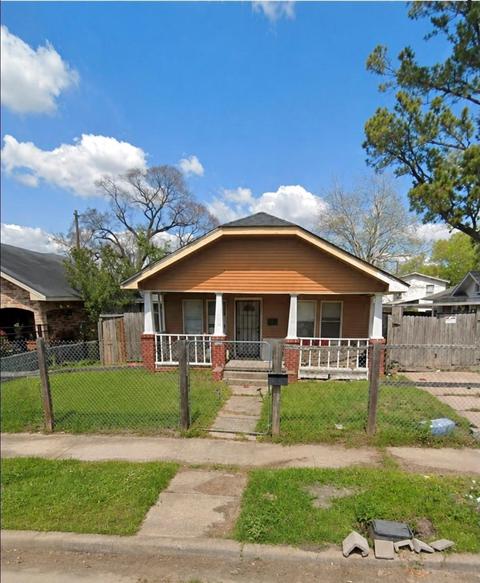 5213 Lindsay St, Houston, TX 77023