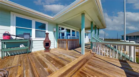 3199 Castle Dr, Crystal Beach, TX 77650