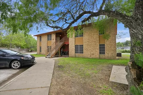 600 E Crockett St, Beeville, TX 78102