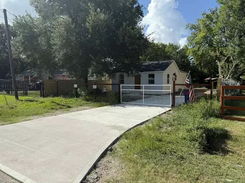 2805 2nd Ave N, Texas City, TX 77590