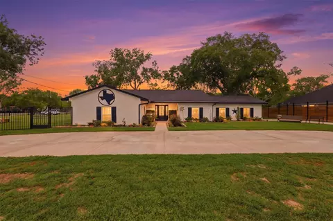 5111 Brookside Rd, Pearland, TX 77581