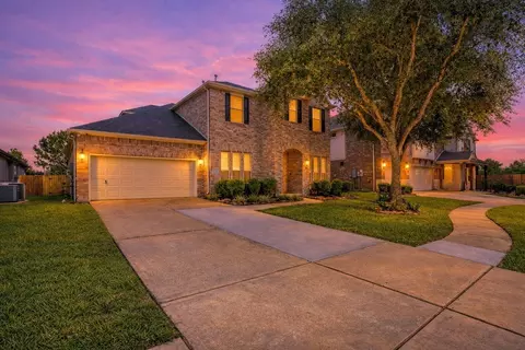 2425 Harbor Chase Dr, Pearland, TX 77584