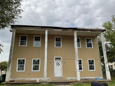 515 E French St, Cuero, TX 77954