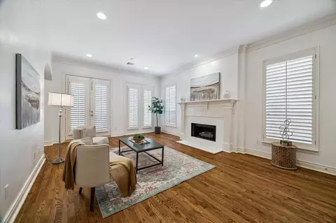 1917 Woodbury St, Houston, TX 77030