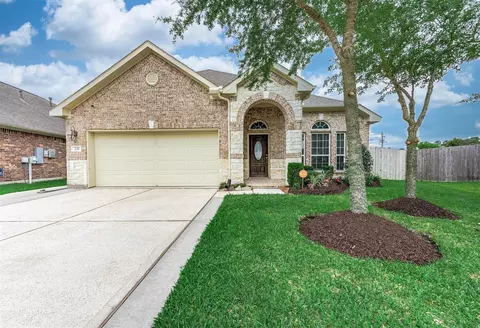 230 Dale Ridge Ln, Dickinson, TX 77539