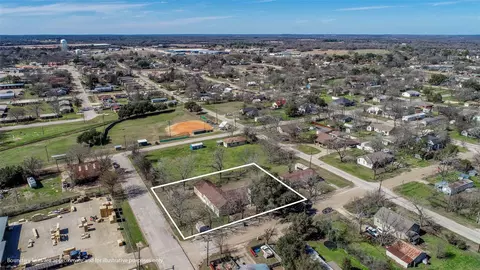 1502 W 9th St, Caldwell, TX 77836