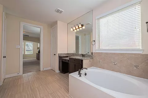 Bath - 10018 Durango Path Ln, Cypress, TX 77433 photo 8 of 8