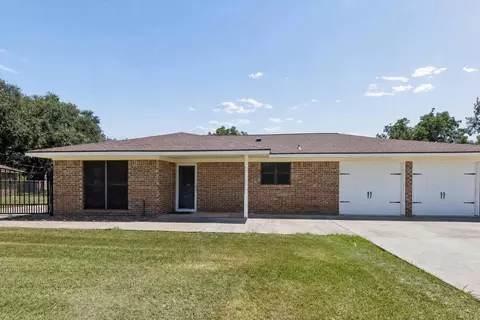 1534 Sterling Dr, Baytown, TX 77523