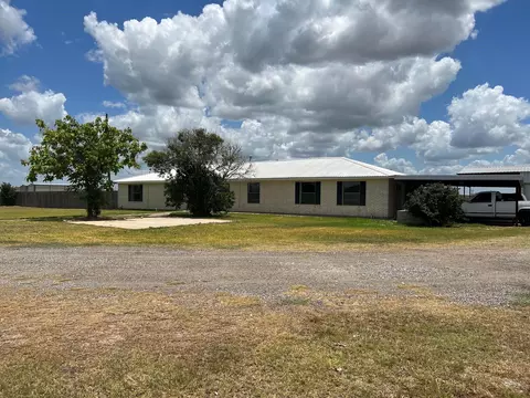 918 Fairway Dr, Navasota, TX 77868