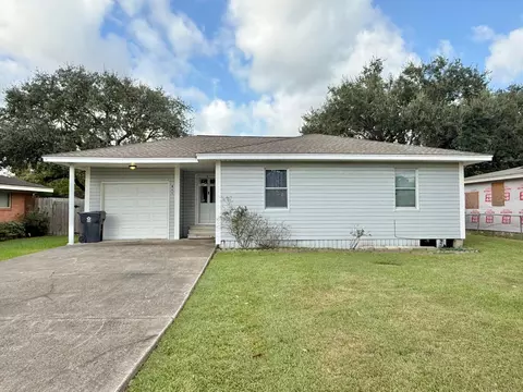 865 Turner Dr, Bridge City, TX 77611