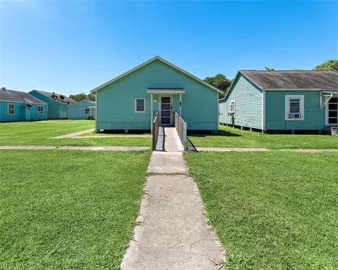 311 9th St N, Texas City, TX 77590