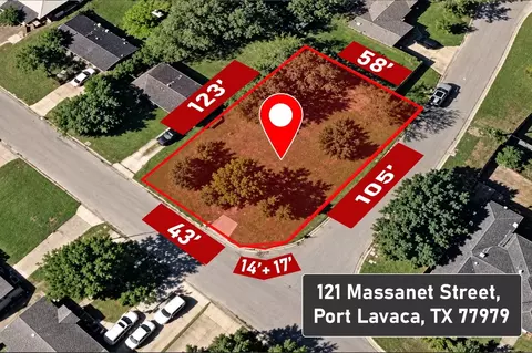 121 Massanet St, Port Lavaca, TX 77979