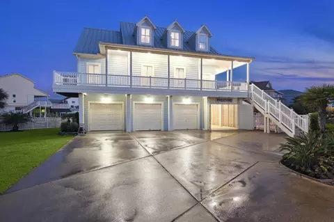 1335 Tiki Dr, Tiki Island, TX 77554