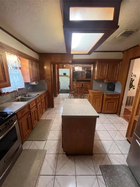 7618 Boggess Rd, Houston, TX 77016
