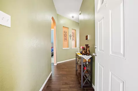 Entry Way - 2315 Shady Tree Ln, Conroe, TX 77301 photo 1 of 5