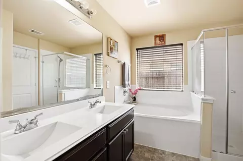 Bath - 2315 Shady Tree Ln, Conroe, TX 77301 photo 2 of 3