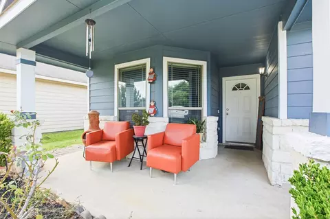Exterior - 2315 Shady Tree Ln, Conroe, TX 77301 photo 4 of 6