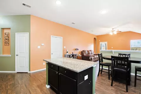 Entry Way - 2315 Shady Tree Ln, Conroe, TX 77301 photo 4 of 5