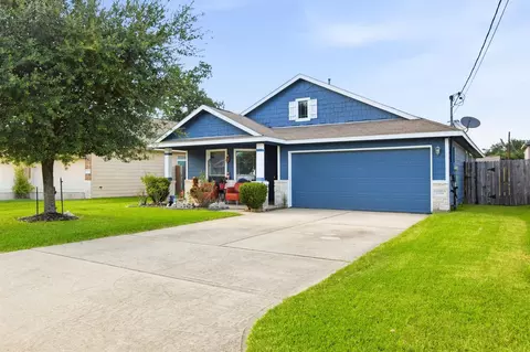 Exterior - 2315 Shady Tree Ln, Conroe, TX 77301 photo 2 of 6