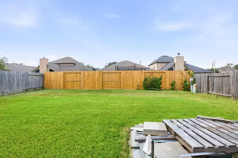 Exterior - 2315 Shady Tree Ln, Conroe, TX 77301 photo 5 of 6
