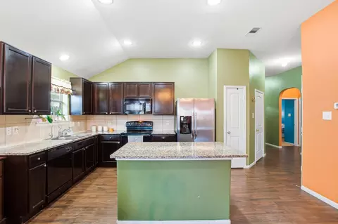 Entry Way - 2315 Shady Tree Ln, Conroe, TX 77301 photo 3 of 5