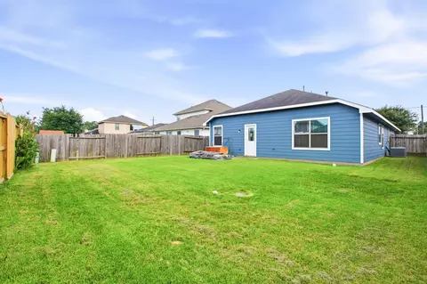 Exterior - 2315 Shady Tree Ln, Conroe, TX 77301 photo 6 of 6