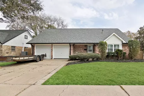 2705 Huckleberry Ln, Pasadena, TX 77502