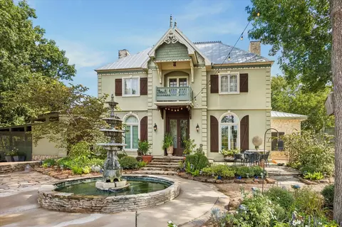 207 W Mill St, Round Top, TX 78954