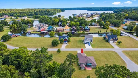 37 Wildwood Lake Dr, Huntsville, TX 77340